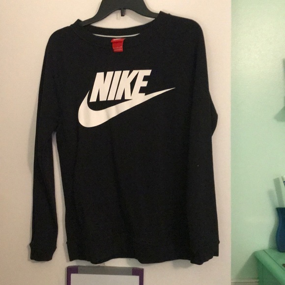 Nike Tops - Nike sweatshirt